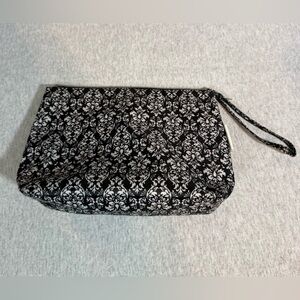 Sachi Insulated Makeup Bag – Black & White Damask 🖤🤍